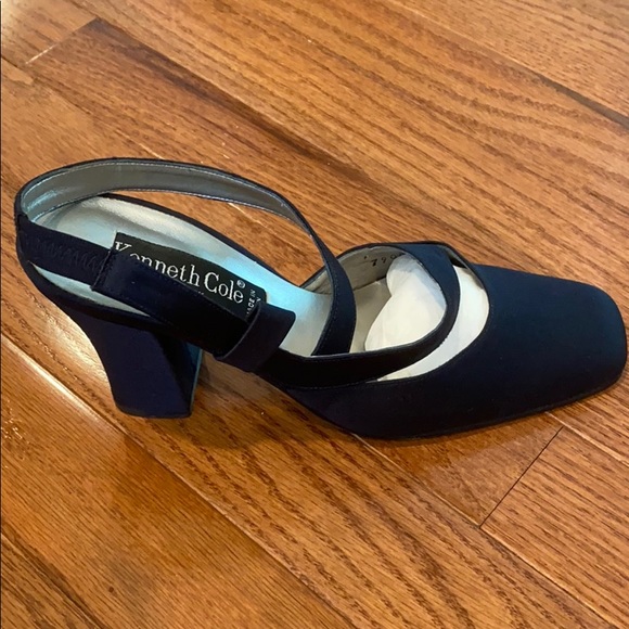 Kenneth Cole navy heel - Picture 2 of 5